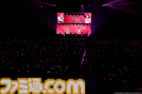 876プロ全メンバーが集結した"-UNDER ONE SKY !!!!!!-"リポート。『アイマス ディアリースターズ』×『ヴイアライヴ』の6人で歌う新曲『ソライロ！』やユニットの垣根を超えたデュオ歌唱も