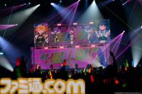 876プロ全メンバーが集結した"-UNDER ONE SKY !!!!!!-"リポート。『アイマス ディアリースターズ』×『ヴイアライヴ』の6人で歌う新曲『ソライロ！』やユニットの垣根を超えたデュオ歌唱も