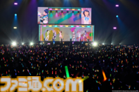 876プロ全メンバーが集結した"-UNDER ONE SKY !!!!!!-"リポート。『アイマス ディアリースターズ』×『ヴイアライヴ』の6人で歌う新曲『ソライロ！』やユニットの垣根を超えたデュオ歌唱も