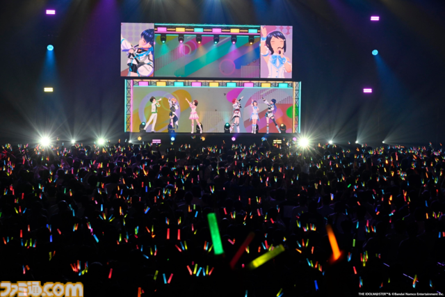 876プロ全メンバーが集結した"-UNDER ONE SKY !!!!!!-"リポート。『アイマス ディアリースターズ』×『ヴイアライヴ』の6人で歌う新曲『ソライロ！』やユニットの垣根を超えたデュオ歌唱も