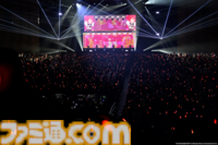 876プロ全メンバーが集結した"-UNDER ONE SKY !!!!!!-"リポート。『アイマス ディアリースターズ』×『ヴイアライヴ』の6人で歌う新曲『ソライロ！』やユニットの垣根を超えたデュオ歌唱も