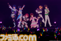 876プロ全メンバーが集結した"-UNDER ONE SKY !!!!!!-"リポート。『アイマス ディアリースターズ』×『ヴイアライヴ』の6人で歌う新曲『ソライロ！』やユニットの垣根を超えたデュオ歌唱も