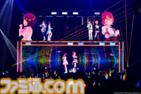 876プロ全メンバーが集結した"-UNDER ONE SKY !!!!!!-"リポート。『アイマス ディアリースターズ』×『ヴイアライヴ』の6人で歌う新曲『ソライロ！』やユニットの垣根を超えたデュオ歌唱も