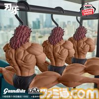 『刃牙』の範馬勇次郎が例のポーズでハンガーになったッッ!? 原作者板垣恵介氏完全監修の美筋肉がアナタの上着をバッチリ吊るすッッ!!【ハンガー勇次郎】