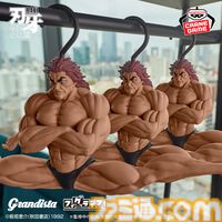 『刃牙』の範馬勇次郎が例のポーズでハンガーになったッッ!? 原作者板垣恵介氏完全監修の美筋肉がアナタの上着をバッチリ吊るすッッ!!【ハンガー勇次郎】