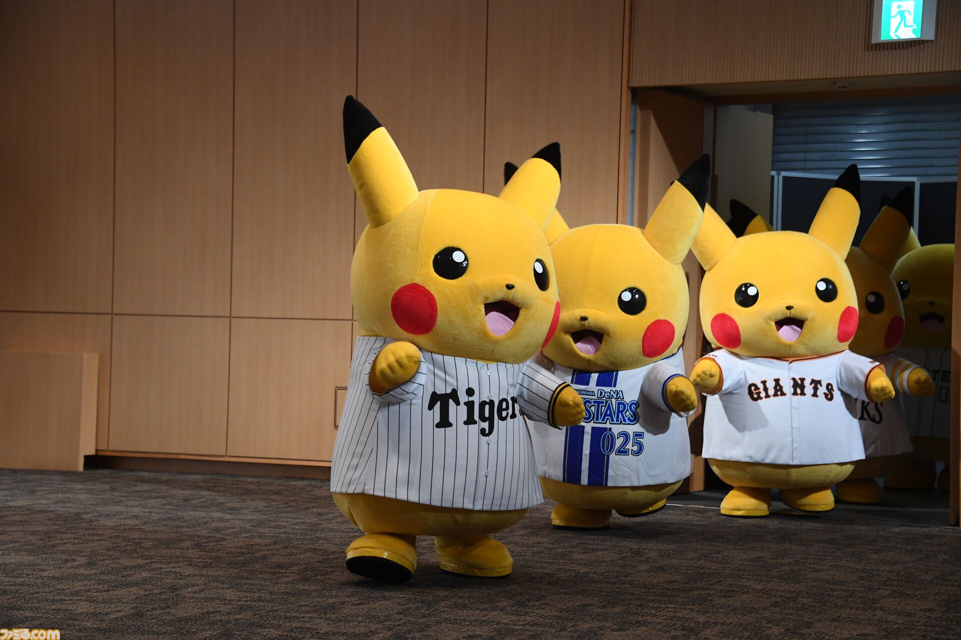 画像ページ (12/54) 【ポケモン30周年】歴代パッケージの展示は圧巻