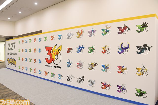 【ポケモン30周年】歴代パッケージの展示は圧巻！ 初代ピカチュウやサント・アンヌごうを立体化した新グッズなども目白押し。期待が膨らむ今後の施策も明らかに【リポート】