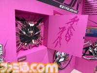 “ダンガンロンパ15周年記念展”シリーズキャライラストからおしおきシーンのアイテムに謎解きまで。遊べるお楽しみ要素も入った、ワックワクでドッキドキの展示会が楽しい！