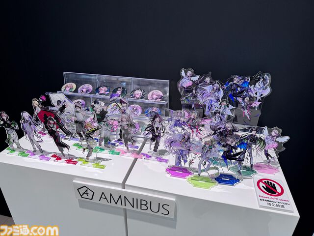 “ダンガンロンパ15周年記念展”シリーズキャライラストからおしおきシーンのアイテムに謎解きまで。遊べるお楽しみ要素も入った、ワックワクでドッキドキの展示会が楽しい！