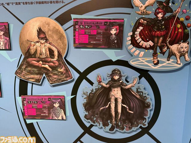 “ダンガンロンパ15周年記念展”シリーズキャライラストからおしおきシーンのアイテムに謎解きまで。遊べるお楽しみ要素も入った、ワックワクでドッキドキの展示会が楽しい！