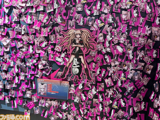 “ダンガンロンパ15周年記念展”シリーズキャライラストからおしおきシーンのアイテムに謎解きまで。遊べるお楽しみ要素も入った、ワックワクでドッキドキの展示会が楽しい！