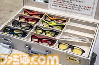 ゲーミングPCと大画面モニターをステンレス製アタッシュケースに組み込むと持ちやすい（ただし20kgある）。金属加工が得意なシーフォースは力技で解決する