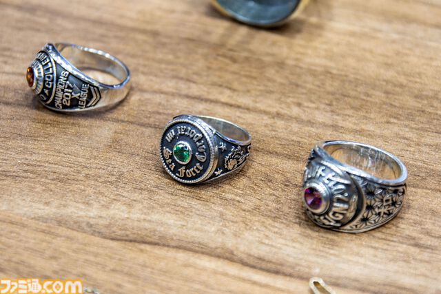 ゲーミングPCと大画面モニターをステンレス製アタッシュケースに組み込むと持ちやすい（ただし20kgある）。金属加工が得意なシーフォースは力技で解決する