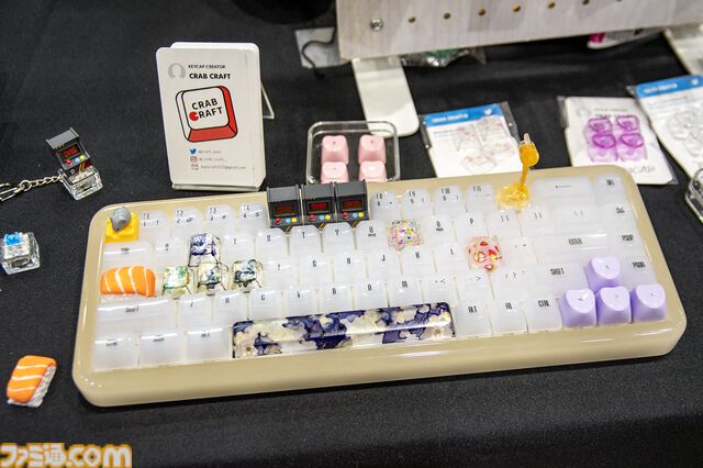 ゲーミングPCと大画面モニターをステンレス製アタッシュケースに組み込むと持ちやすい（ただし20kgある）。金属加工が得意なシーフォースは力技で解決する