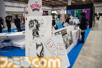 ゲーミングPCと大画面モニターをステンレス製アタッシュケースに組み込むと持ちやすい（ただし20kgある）。金属加工が得意なシーフォースは力技で解決する