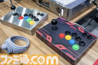 ゲーミングPCと大画面モニターをステンレス製アタッシュケースに組み込むと持ちやすい（ただし20kgある）。金属加工が得意なシーフォースは力技で解決する