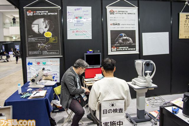 ゲーミングPCと大画面モニターをステンレス製アタッシュケースに組み込むと持ちやすい（ただし20kgある）。金属加工が得意なシーフォースは力技で解決する