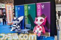 ゲーミングPCと大画面モニターをステンレス製アタッシュケースに組み込むと持ちやすい（ただし20kgある）。金属加工が得意なシーフォースは力技で解決する