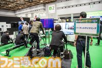 ゲーミングPCと大画面モニターをステンレス製アタッシュケースに組み込むと持ちやすい（ただし20kgある）。金属加工が得意なシーフォースは力技で解決する