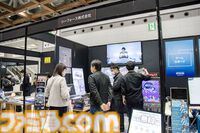 ゲーミングPCと大画面モニターをステンレス製アタッシュケースに組み込むと持ちやすい（ただし20kgある）。金属加工が得意なシーフォースは力技で解決する