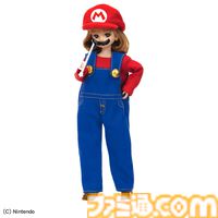 リカちゃんがマリオ＆ピーチ姫コーデに。ピンクのドレスや冠、赤い帽子にオーバーオールも再現。タカラトミーから4月18日発売