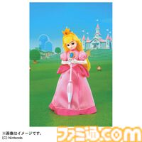 リカちゃんがマリオ＆ピーチ姫コーデに。ピンクのドレスや冠、赤い帽子にオーバーオールも再現。タカラトミーから4月18日発売