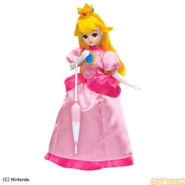 リカちゃんがマリオ＆ピーチ姫コーデに。ピンクのドレスや冠、赤い帽子にオーバーオールも再現。タカラトミーから4月18日発売