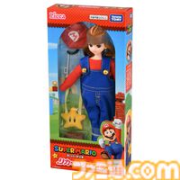 リカちゃんがマリオ＆ピーチ姫コーデに。ピンクのドレスや冠、赤い帽子にオーバーオールも再現。タカラトミーから4月18日発売