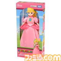 リカちゃんがマリオ＆ピーチ姫コーデに。ピンクのドレスや冠、赤い帽子にオーバーオールも再現。タカラトミーから4月18日発売