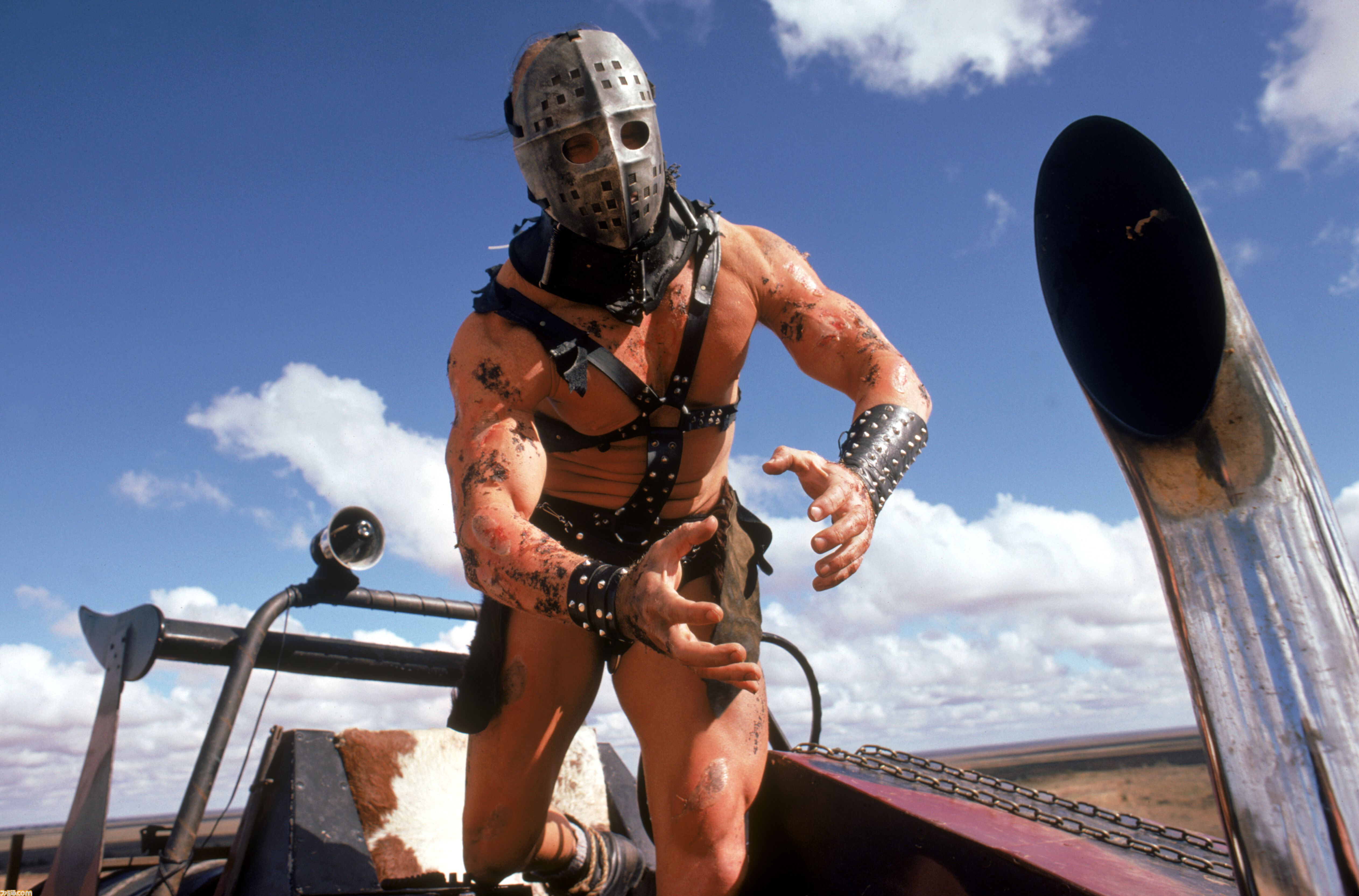 『マッドマックス』第1作から『怒りのデスロード』までの4作品が4週連続で放送。スタントマン死亡説も飛び出すほどの鬼気迫るカーアクションシリーズ
