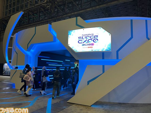 【ホロライブEXPO2026】配信初期の機材セットや汚い鍋、天音かなたのサイン入り握力計など、ホロメンの私物をすべて掲載。150枚以上の写真でリポートをお届け