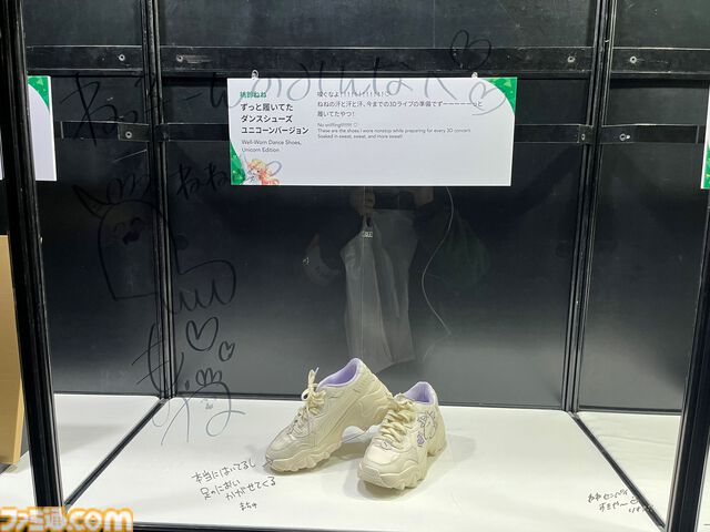 【ホロライブEXPO2026】配信初期の機材セットや汚い鍋、天音かなたのサイン入り握力計など、ホロメンの私物をすべて掲載。150枚以上の写真でリポートをお届け