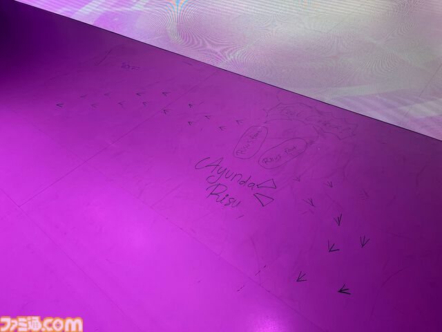 【ホロライブEXPO2026】配信初期の機材セットや汚い鍋、天音かなたのサイン入り握力計など、ホロメンの私物をすべて掲載。150枚以上の写真でリポートをお届け