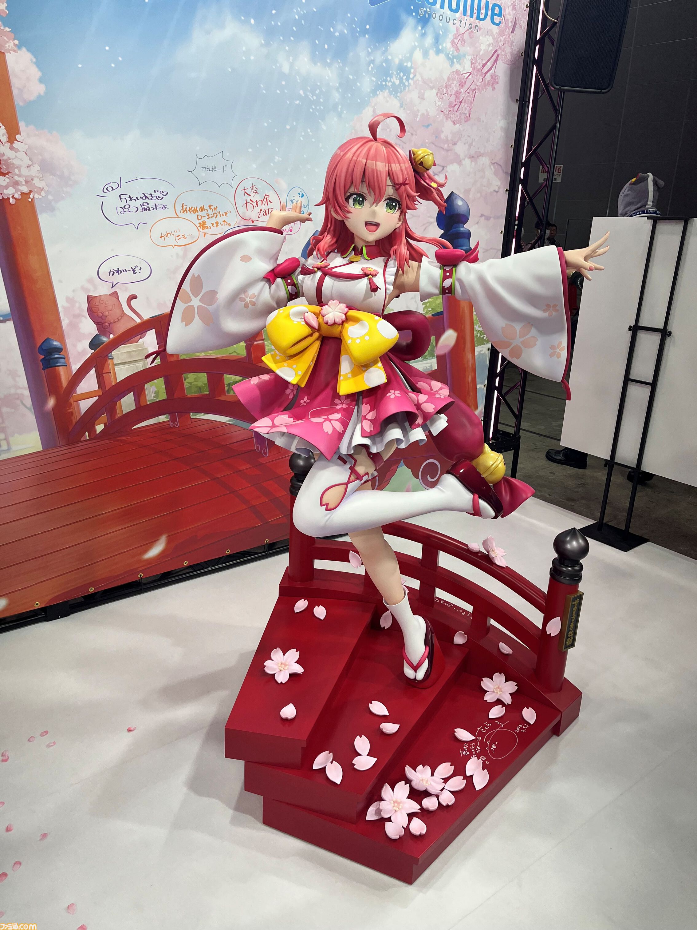 【ホロライブEXPO2026】配信初期の機材セットや汚い鍋、天音かなたのサイン入り握力計など、ホロメンの私物をすべて掲載。150枚以上の写真でリポートをお届け