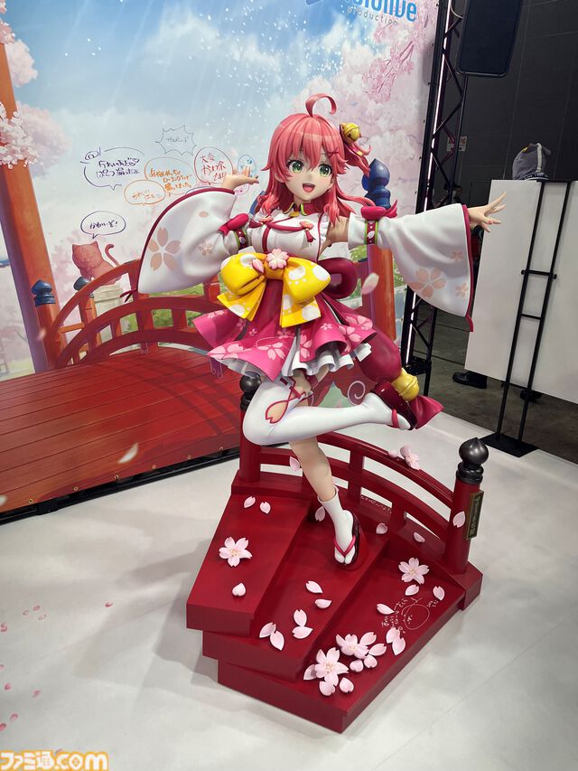 【ホロライブEXPO2026】配信初期の機材セットや汚い鍋、天音かなたのサイン入り握力計など、ホロメンの私物をすべて掲載。150枚以上の写真でリポートをお届け