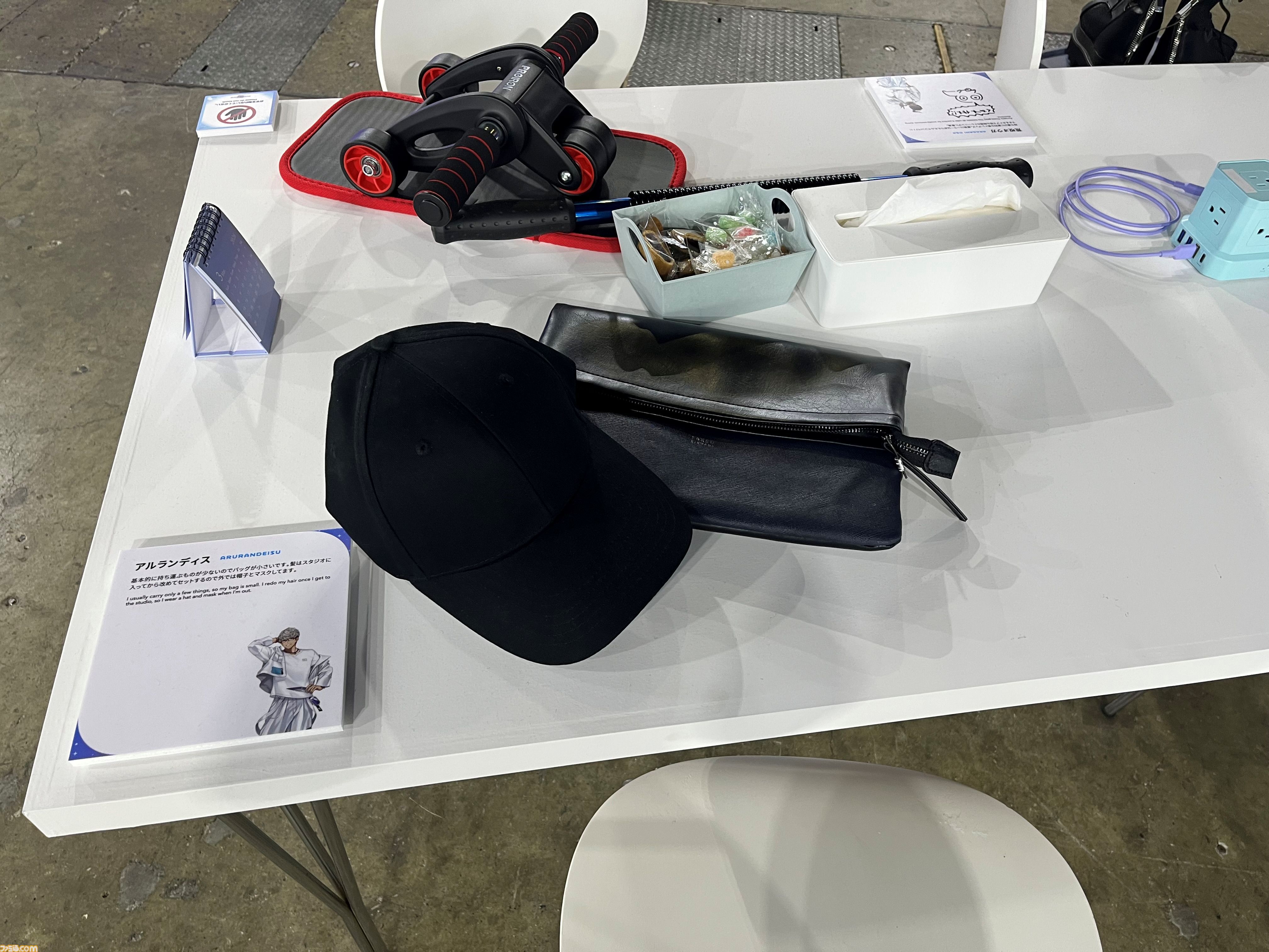 【ホロライブEXPO2026】配信初期の機材セットや汚い鍋、天音かなたのサイン入り握力計など、ホロメンの私物をすべて掲載。150枚以上の写真でリポートをお届け