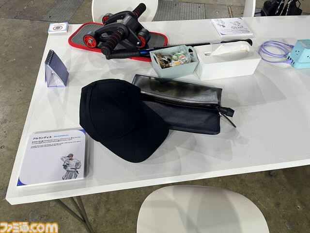 【ホロライブEXPO2026】配信初期の機材セットや汚い鍋、天音かなたのサイン入り握力計など、ホロメンの私物をすべて掲載。150枚以上の写真でリポートをお届け