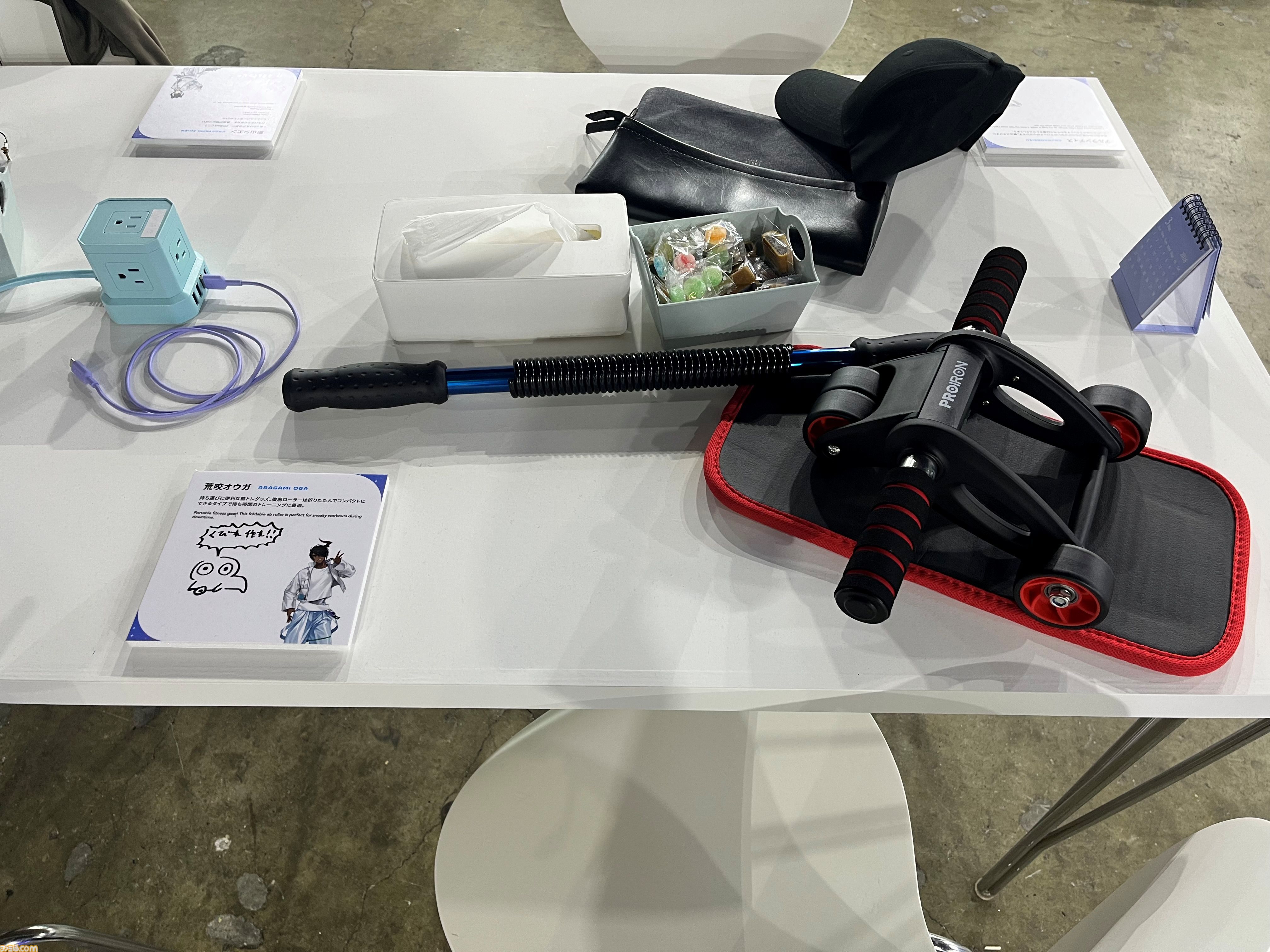 【ホロライブEXPO2026】配信初期の機材セットや汚い鍋、天音かなたのサイン入り握力計など、ホロメンの私物をすべて掲載。150枚以上の写真でリポートをお届け