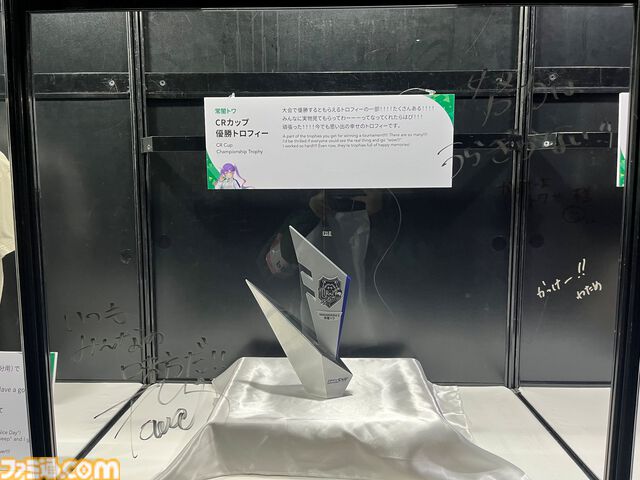 【ホロライブEXPO2026】配信初期の機材セットや汚い鍋、天音かなたのサイン入り握力計など、ホロメンの私物をすべて掲載。150枚以上の写真でリポートをお届け