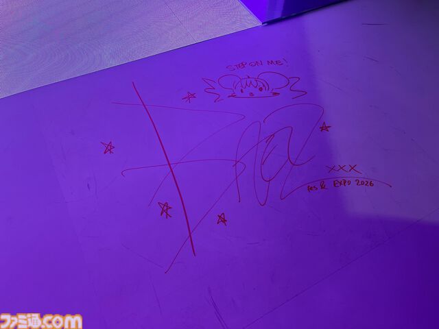 【ホロライブEXPO2026】配信初期の機材セットや汚い鍋、天音かなたのサイン入り握力計など、ホロメンの私物をすべて掲載。150枚以上の写真でリポートをお届け