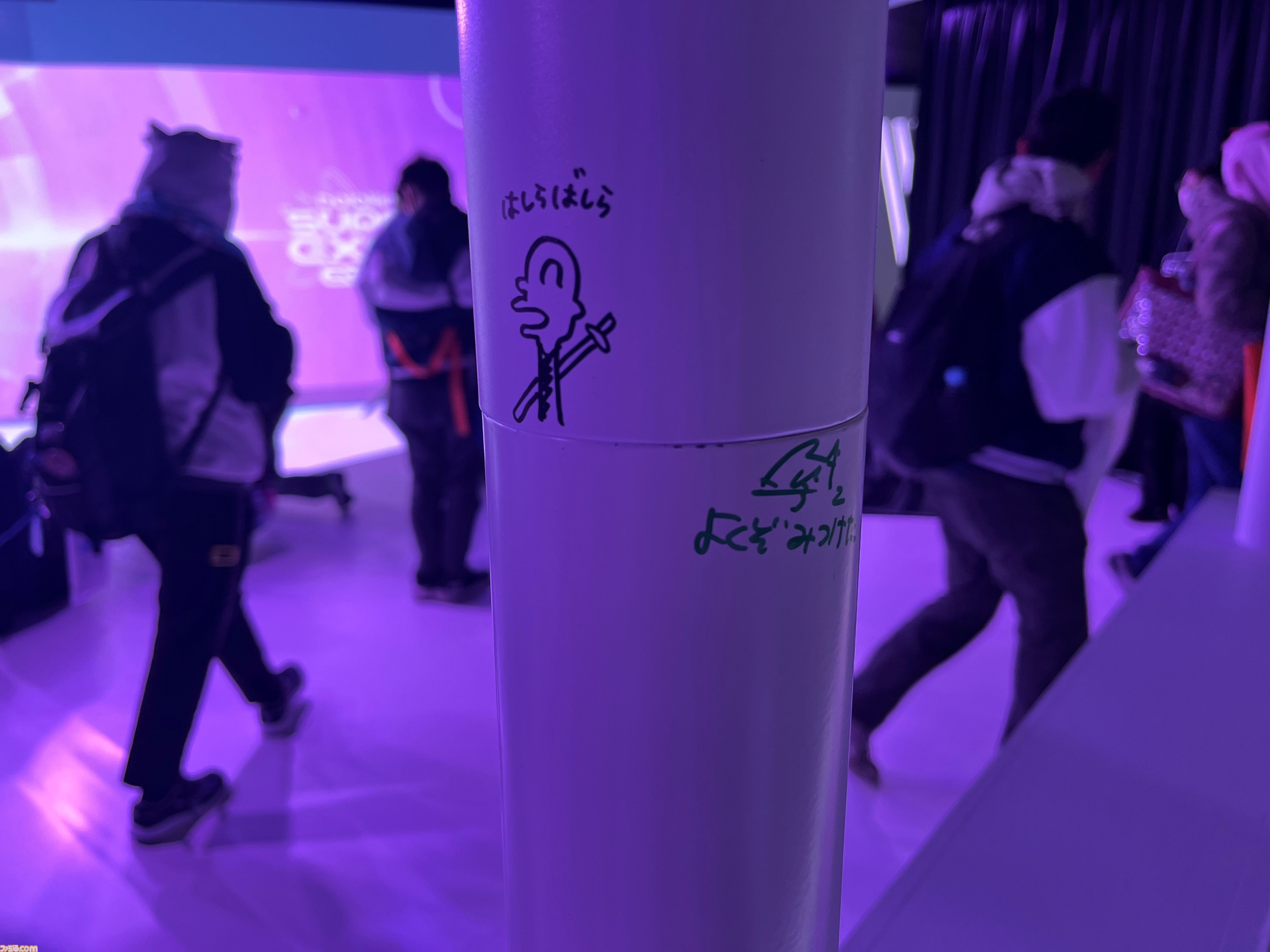 【ホロライブEXPO2026】配信初期の機材セットや汚い鍋、天音かなたのサイン入り握力計など、ホロメンの私物をすべて掲載。150枚以上の写真でリポートをお届け