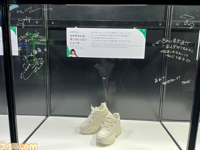 【ホロライブEXPO2026】配信初期の機材セットや汚い鍋、天音かなたのサイン入り握力計など、ホロメンの私物をすべて掲載。150枚以上の写真でリポートをお届け