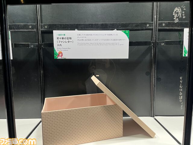 【ホロライブEXPO2026】配信初期の機材セットや汚い鍋、天音かなたのサイン入り握力計など、ホロメンの私物をすべて掲載。150枚以上の写真でリポートをお届け