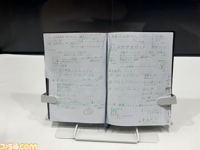 【ホロライブEXPO2026】配信初期の機材セットや汚い鍋、天音かなたのサイン入り握力計など、ホロメンの私物をすべて掲載。150枚以上の写真でリポートをお届け