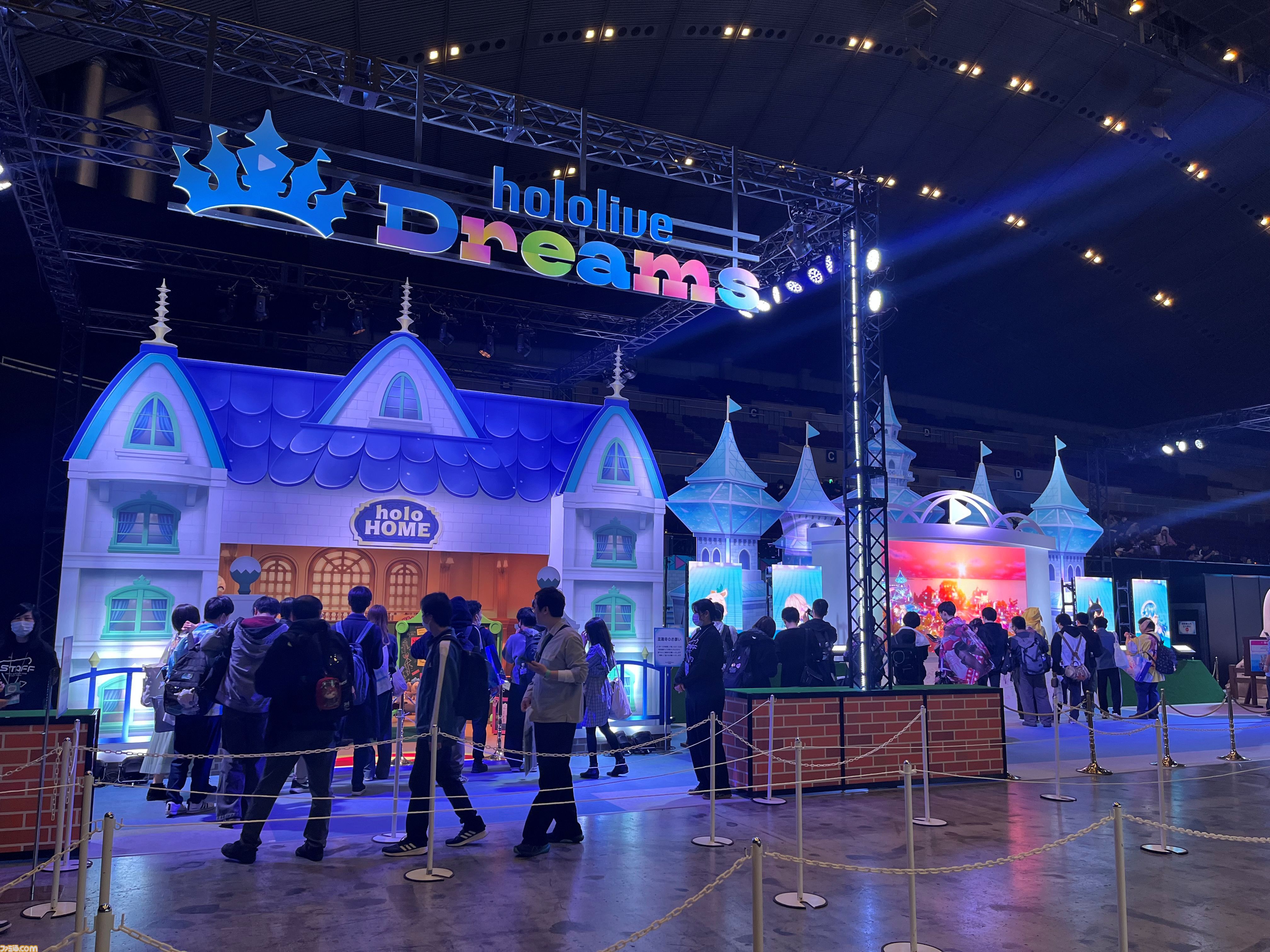 【ホロライブEXPO2026】配信初期の機材セットや汚い鍋、天音かなたのサイン入り握力計など、ホロメンの私物をすべて掲載。150枚以上の写真でリポートをお届け