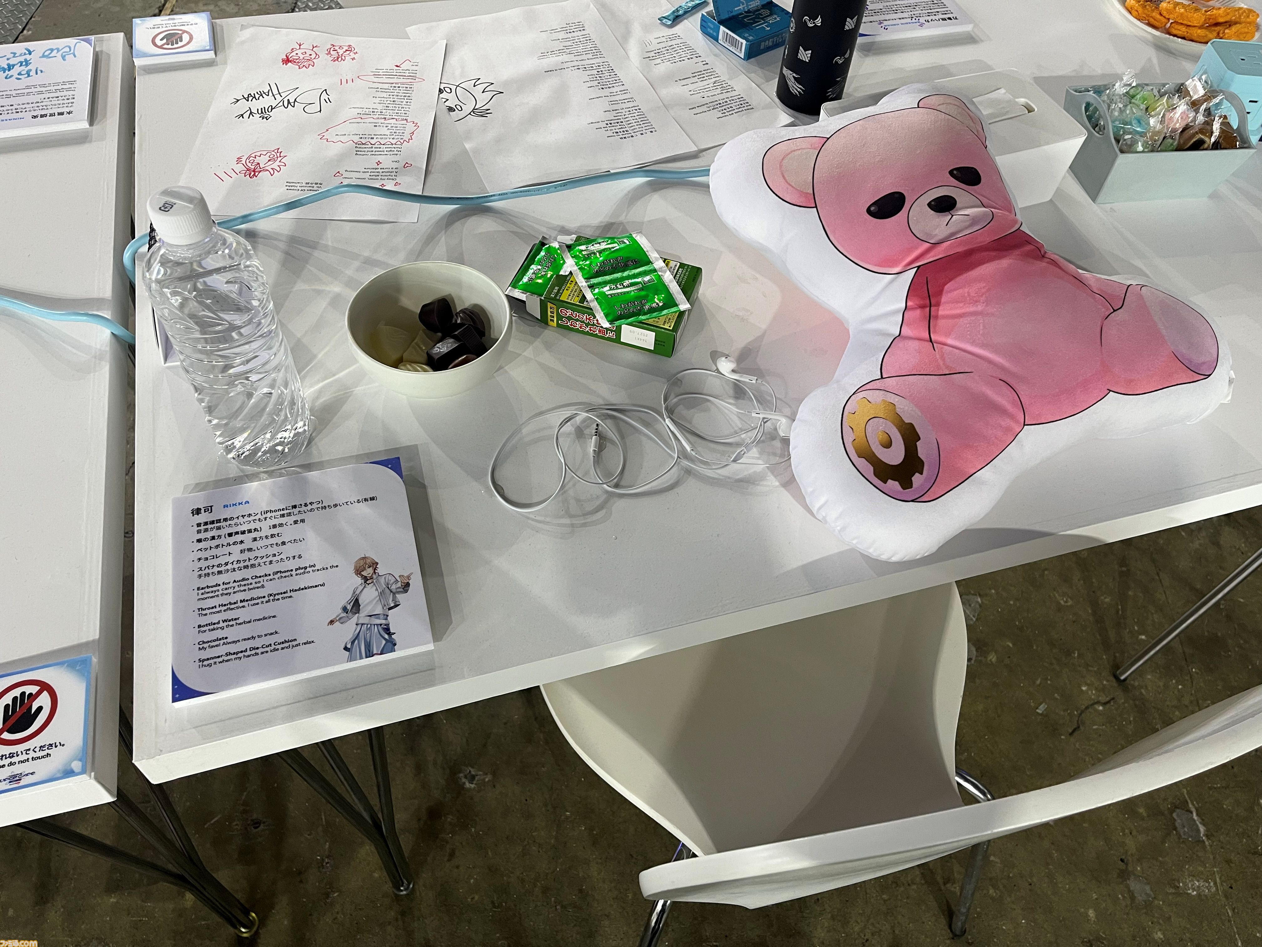 【ホロライブEXPO2026】配信初期の機材セットや汚い鍋、天音かなたのサイン入り握力計など、ホロメンの私物をすべて掲載。150枚以上の写真でリポートをお届け