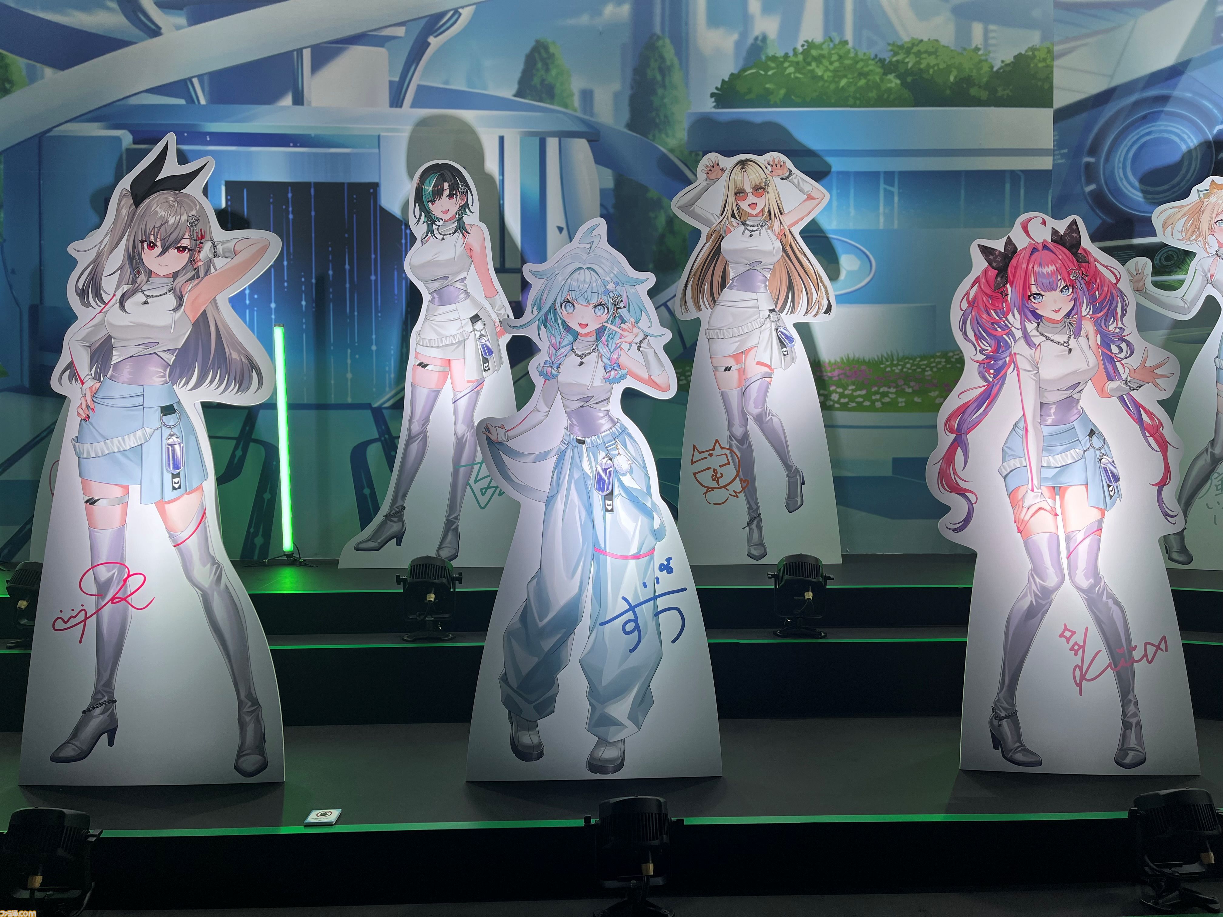 【ホロライブEXPO2026】配信初期の機材セットや汚い鍋、天音かなたのサイン入り握力計など、ホロメンの私物をすべて掲載。150枚以上の写真でリポートをお届け