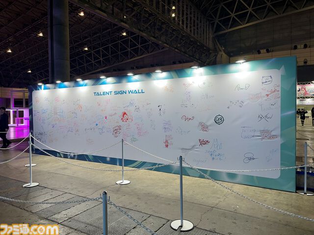 【ホロライブEXPO2026】配信初期の機材セットや汚い鍋、天音かなたのサイン入り握力計など、ホロメンの私物をすべて掲載。150枚以上の写真でリポートをお届け