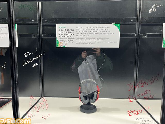 【ホロライブEXPO2026】配信初期の機材セットや汚い鍋、天音かなたのサイン入り握力計など、ホロメンの私物をすべて掲載。150枚以上の写真でリポートをお届け