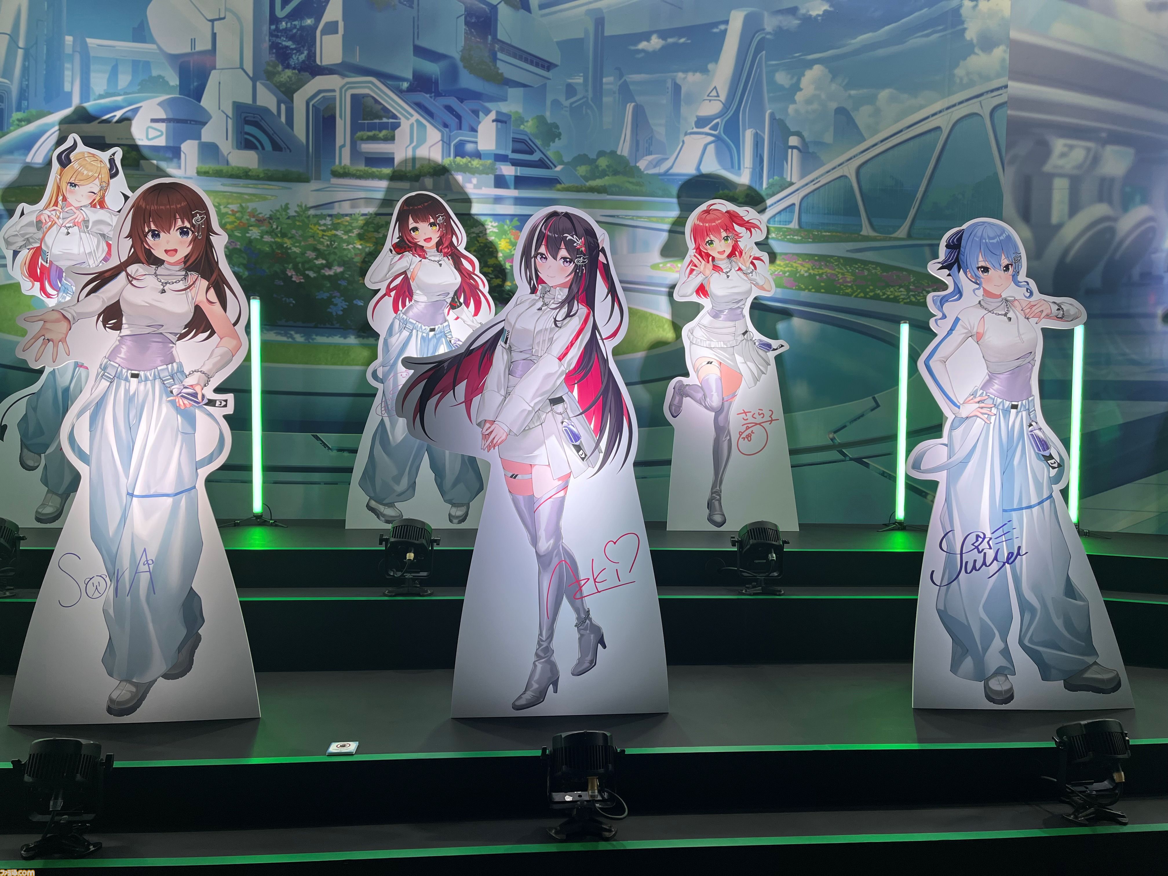 【ホロライブEXPO2026】配信初期の機材セットや汚い鍋、天音かなたのサイン入り握力計など、ホロメンの私物をすべて掲載。150枚以上の写真でリポートをお届け